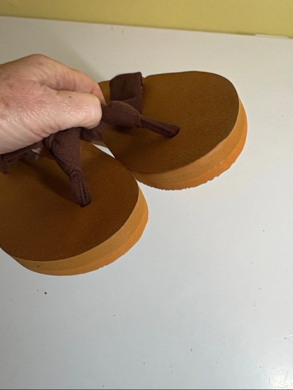 Kuailu Brown Textile Flip Flop Thongs Size 8